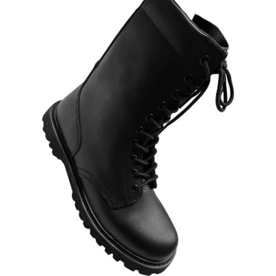 As atividades ao ar livre tornam-se confortáveis com as botas de couro preto resistentes ao óleo