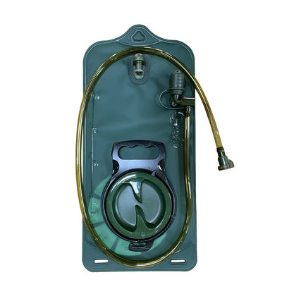Mantenha-se hidratado em movimento com o nosso saco de água de 11 polegadas, bolso de fecho interno incluído.